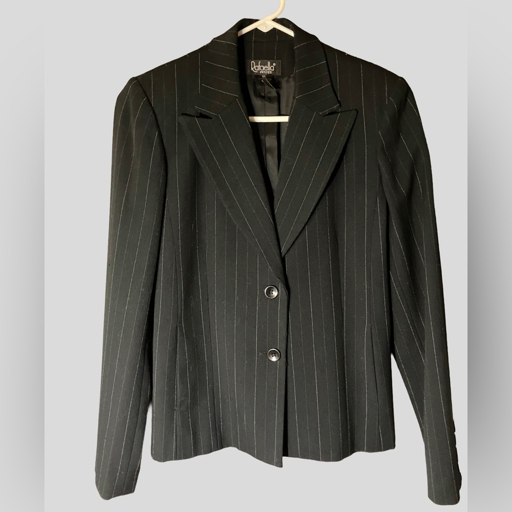 Excellent Condition!RAFAELLA Black Pin Striped Blazer/Suit Jacket Size 6 Petite